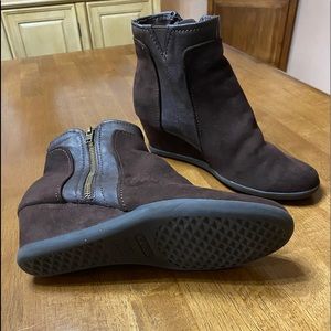 Aerosoles Brown ankle booties size 8